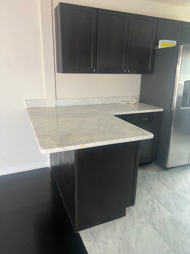 LARG GRANITE COUNTER TOP