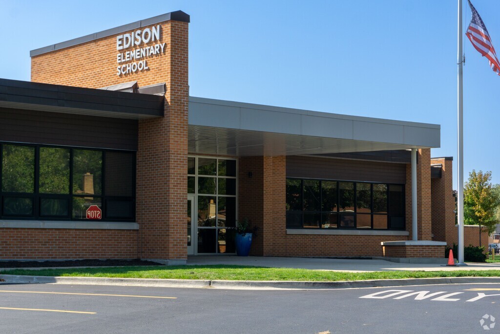 Thomas Edison Elementary School serves students in the Southwest Skokie community.