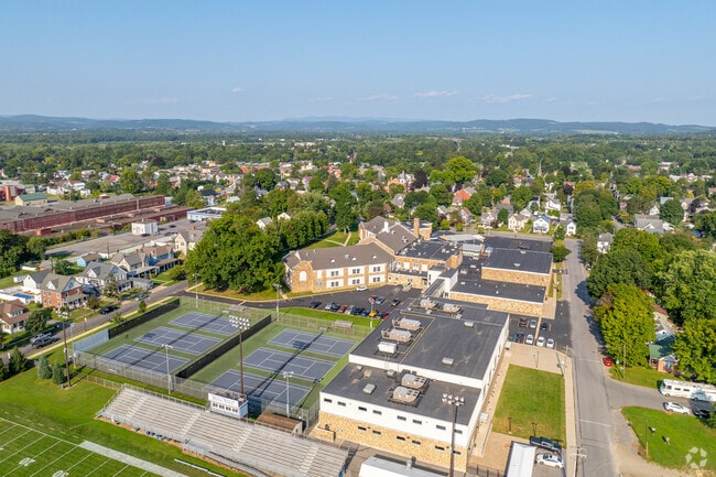 Muncy Junior/Senior High School 
teaches 482 students.