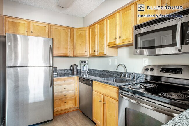 1325 15th St NW unit FL5-ID260, Washington, DC 20005 - photo 6