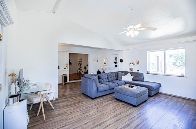 2606 Pontiac Dr, Alamogordo, NM 88310 - photo 2