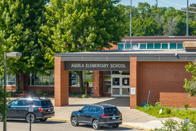 Aquila Elementary School has convenient pick-up and drop-off access.