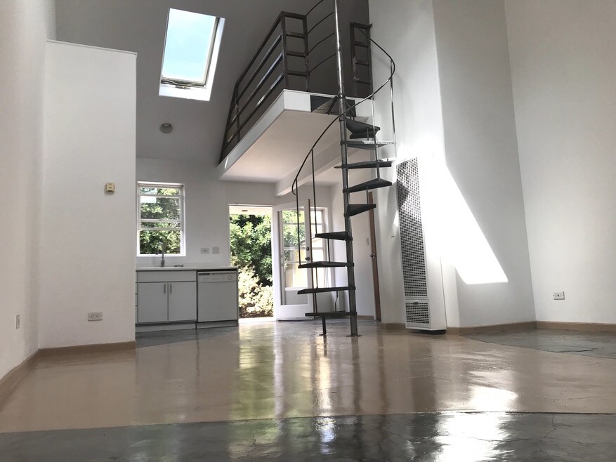 711 6th Ave, Venice, CA 90291 - photo 1