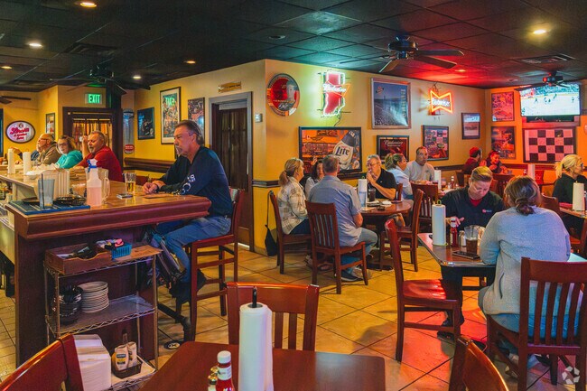 Ziffle's Rib Bar is the popular spot for a delicious lunch in Georgetown Square near Buckingham.