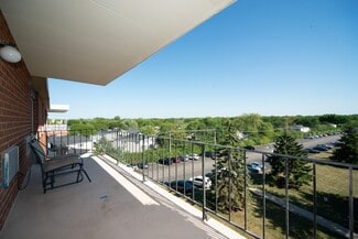 18 E Old Willow Rd, Prospect Heights, IL 60070