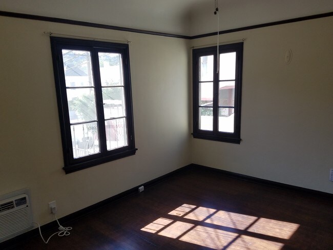 2137 Vine St unit 2137VineSt.90068, Los Angeles, CA 90068 - photo 5