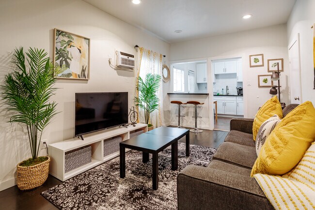 1806 Washington Way unit E, Venice, CA 90291 - photo 2