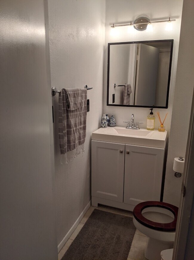 9808 Regent St Unit 4, Los Angeles, CA 90034