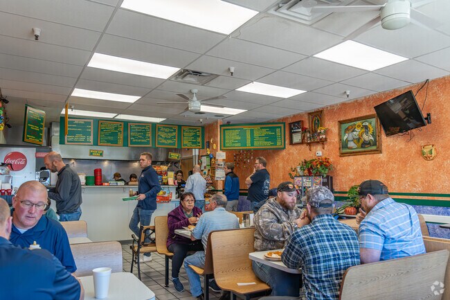 Both dine-in and takeout options are available at El Faro Mexican Restaurant.