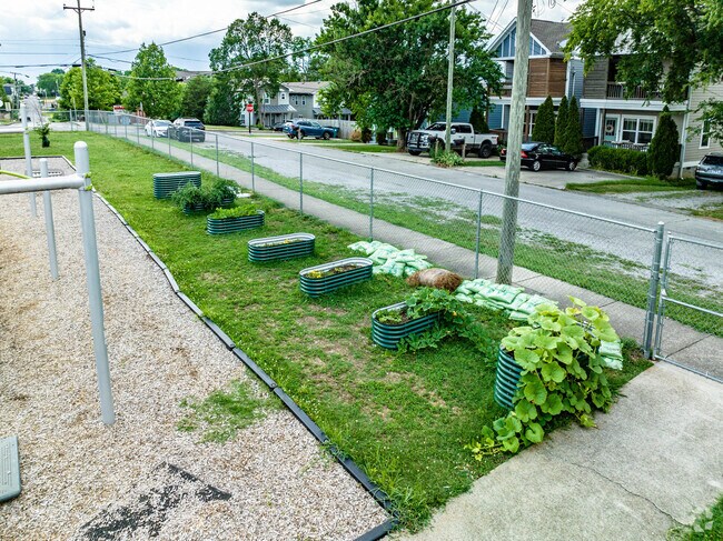 the community garden of Inglewood Elementary in the East Nashville neighborhood.