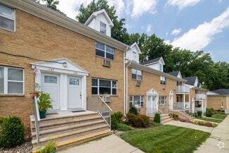 2201 Scenic Dr, Ewing, NJ 08628
