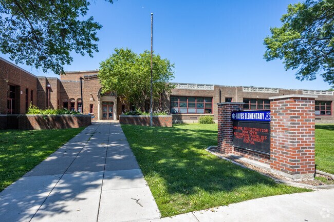 Hayes Elementary in Davenport's West End features an excellent  Student:Teacher ratio of 13:1.