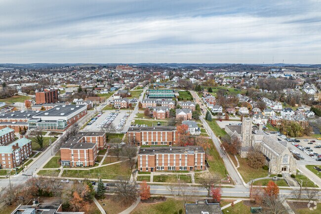 The neighborhood of Washington is a diverse community built around residential and commercial buildings.