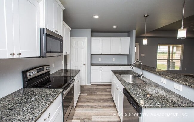 8416 11th St, Lubbock, TX 79416 - photo 2