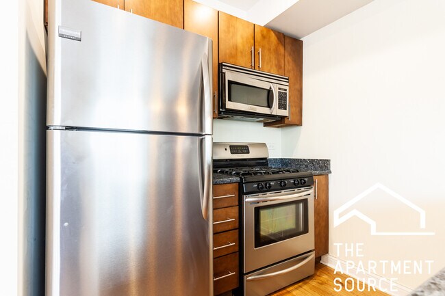 1636 W Grace St unit 1, Chicago, IL 60613 - photo 4