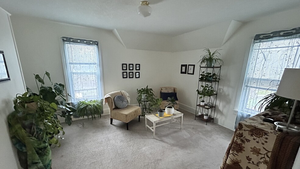 SW Bedroom/Living room
