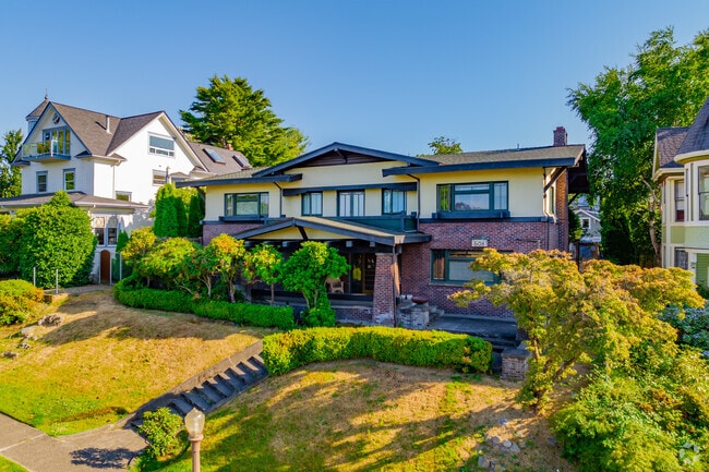 Craftsman homes are common throughout Stadium District.
