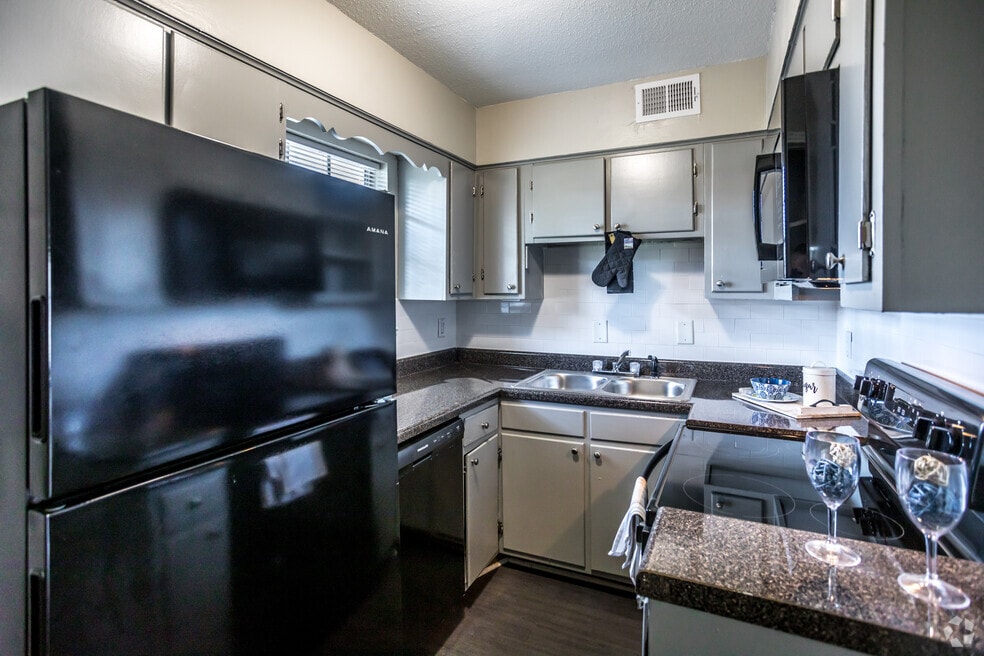 Graceland Pointe Apartments: Modern Style,...