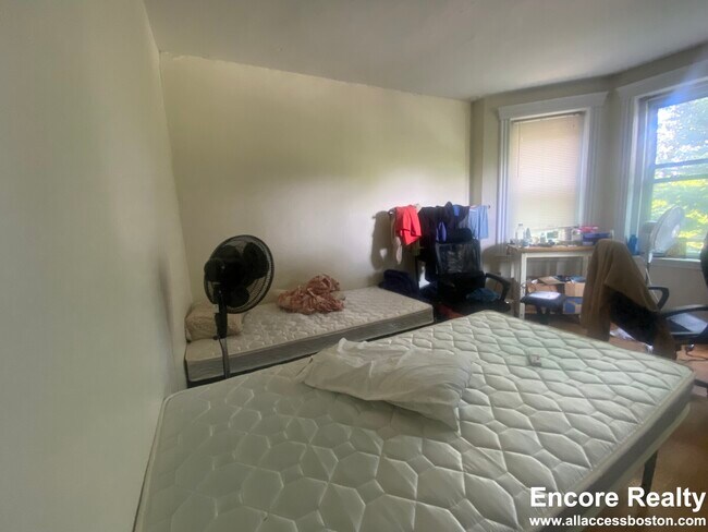 364 Riverway unit 16, Boston, MA 02115 - photo 3