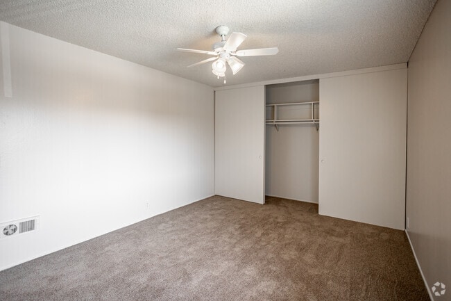 1BR, 1BA - 715SF - Bedroom
