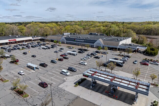 You will find supermarkets such as Stop and Shop in Clinton, CT.
