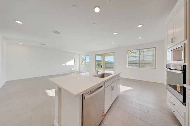 3864 S 241st Ln, Buckeye, AZ 85326 - photo 5