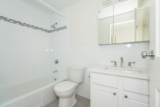 3 Stonehill Dr Unit 1H, Stoneham, MA 02180