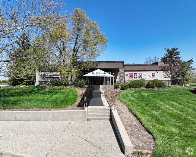 Beef & Boards Dinner Theatre is a popular dinner theater located in the College Park neighborhood.