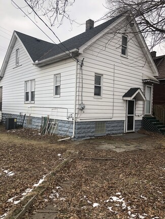 3881 Holbrook St, Hamtramck, MI 48212