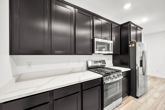 1064 Strada Mazoni, Henderson, NV 89011 - photo 7