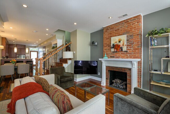 401 Constitution Ave NE unit ID196008P, Washington, DC 20002 - photo 5