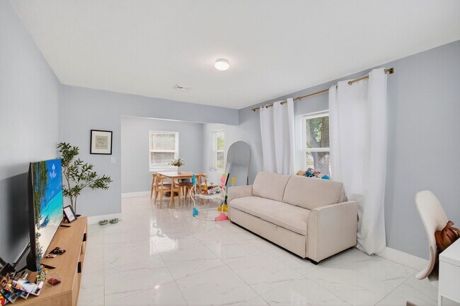 614 N E St unit 1, Lake Worth, FL 33460 - photo 5