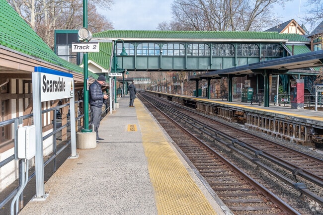Quaker Ridge commuters use Scarsdale station, 3 miles away, to reach New York City.
