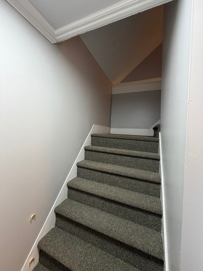 15 Essex St unit 2nd floor, Dover, NH 03820 - photo 7