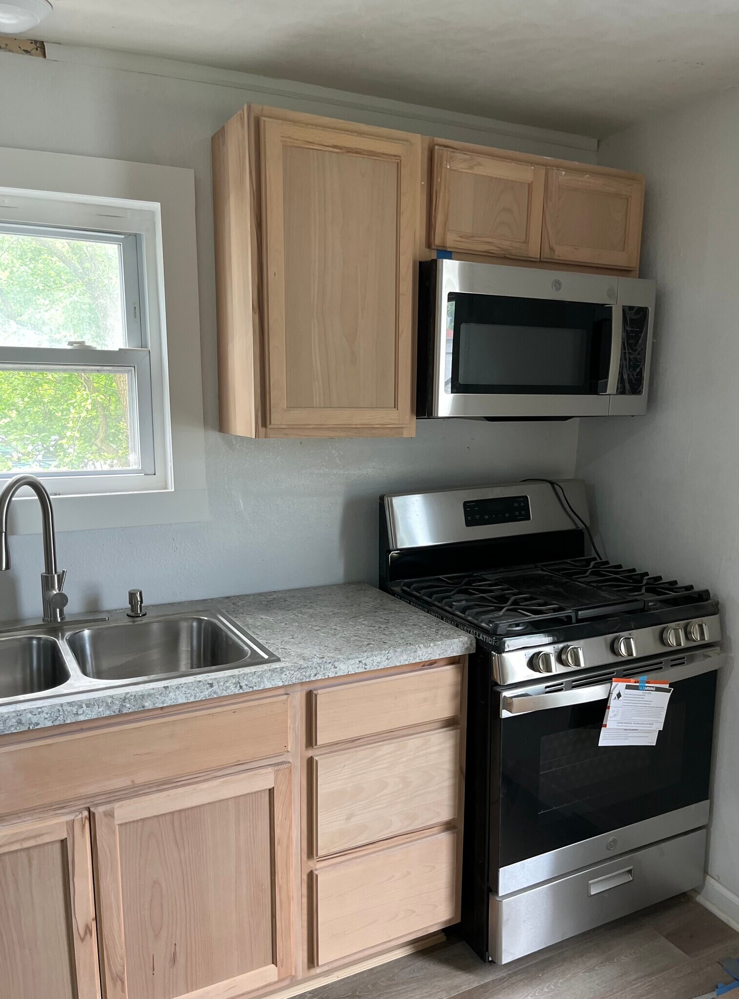 Kitchen-all new appliances, flooring, cabinets and countertops