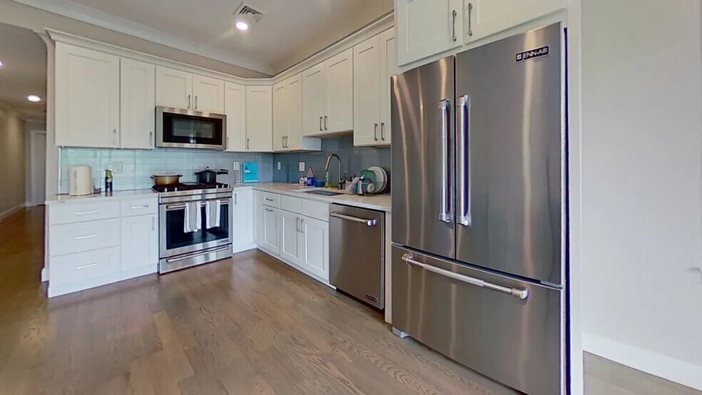 134 Chelsea St unit 4, Boston, MA 02128 - photo 1