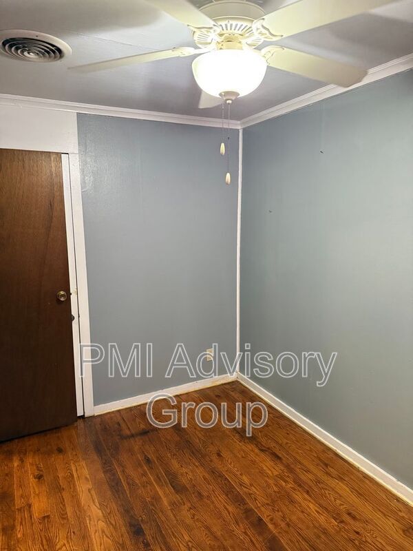 829 SW Cambridge Ave, Topeka, KS 66606 - photo 5