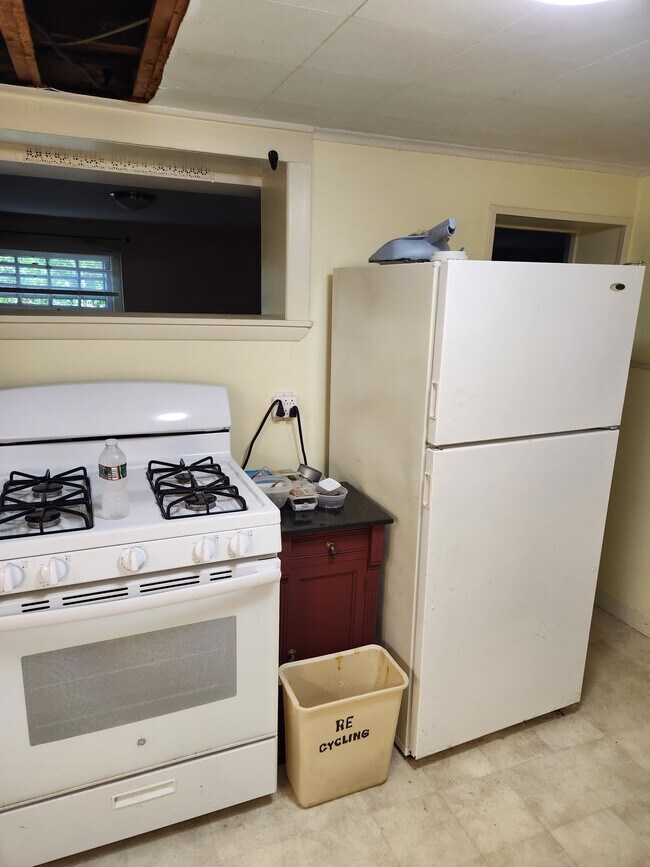 380 Lloyd Ave unit 1, Providence, RI 02906 - photo 2