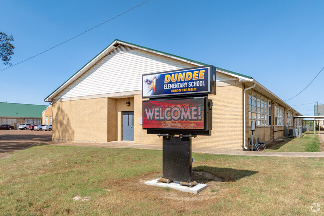 Dundee Elementary is located at 12910 Old Highway 61 S in Dundee, MS.