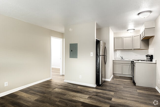1BR, 1BA - 450SF