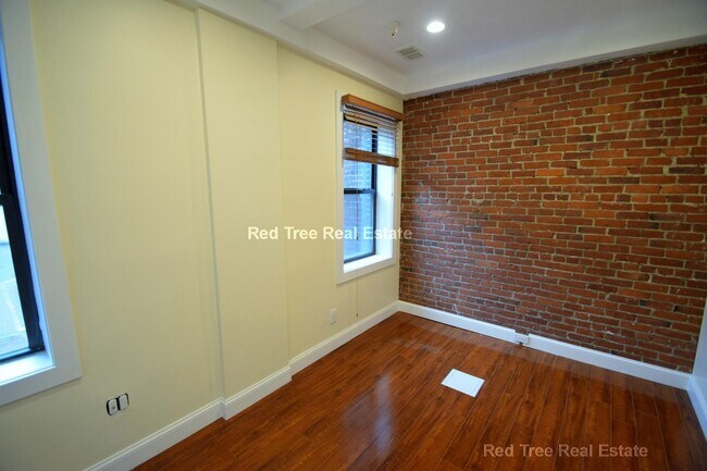 1163 Beacon St, Brookline, MA 02446 - photo 5