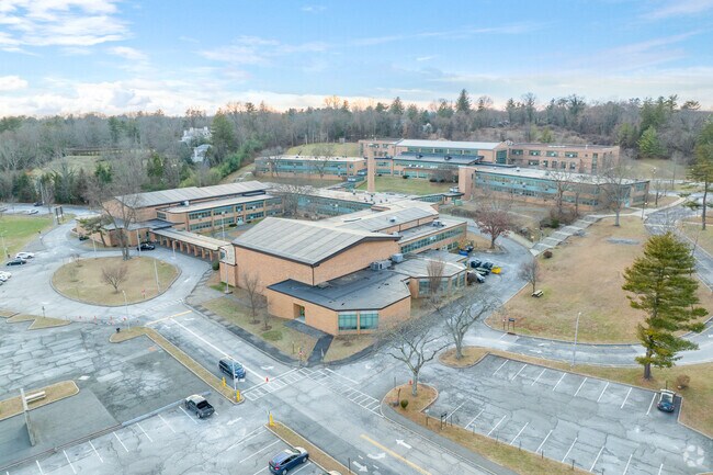 Scarsdale Middle School welcomes students to 7th grade.