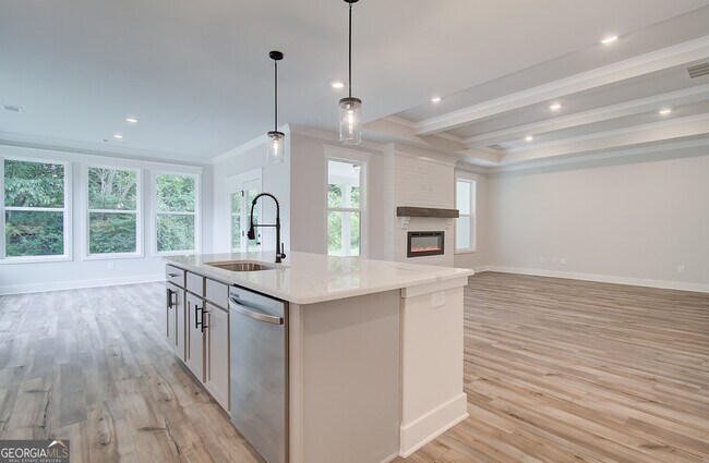 5516 Tullis Dr, Gainesville, GA 30507 - photo 3