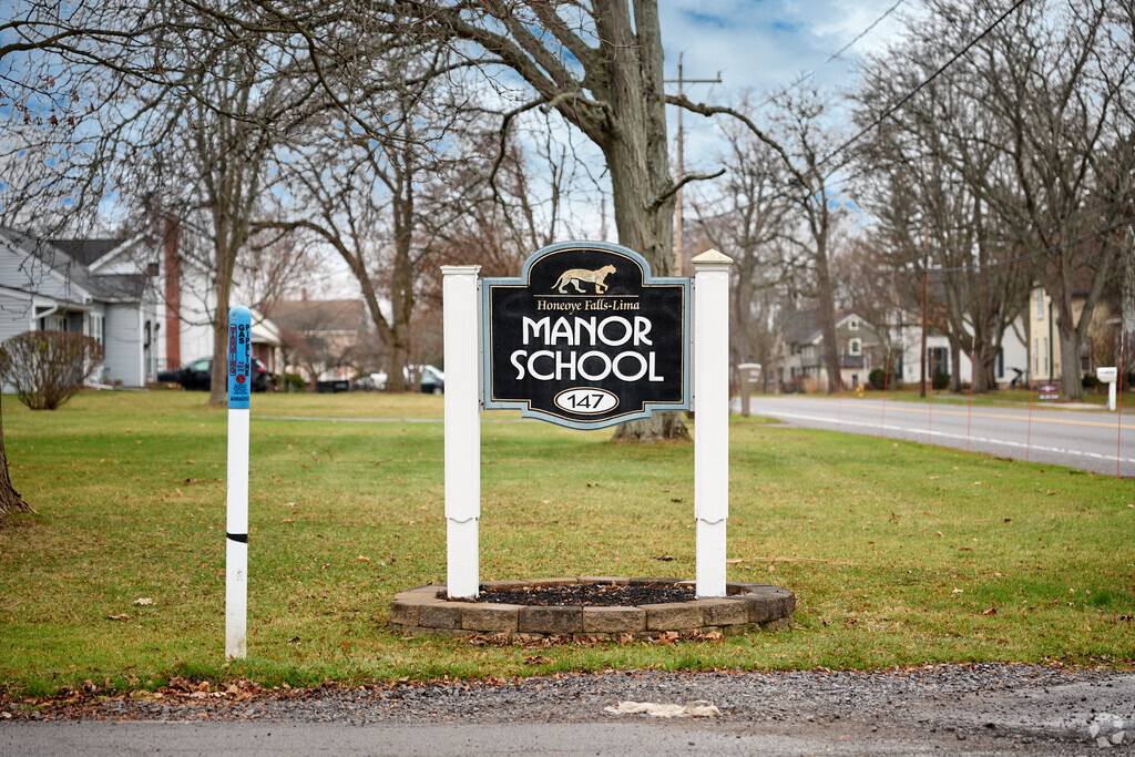 Manor Intermediate School serves 598 students in grades 2-5.