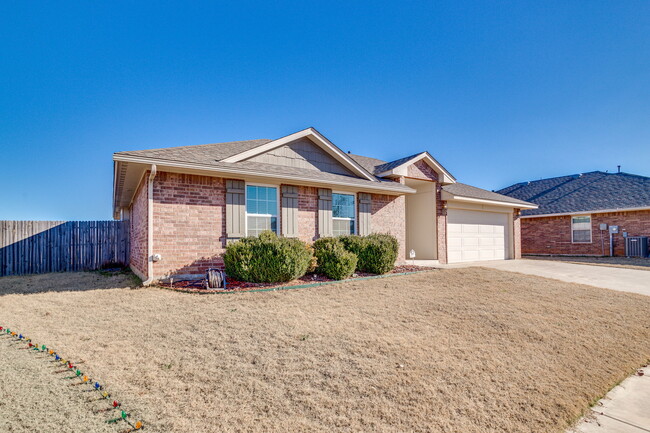 1308 Heathrow Way, Yukon, OK 73099 - photo 2