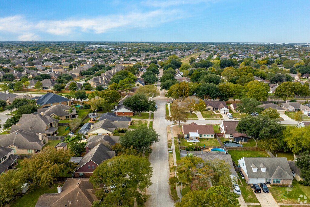 Mariposa at Bay Colony 55+ Apartment Homes 1101 Fm517 Rd W, Dickinson, TX