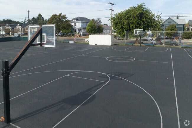 There are basketball courts at Maya Lin Elementary School in Alameda.