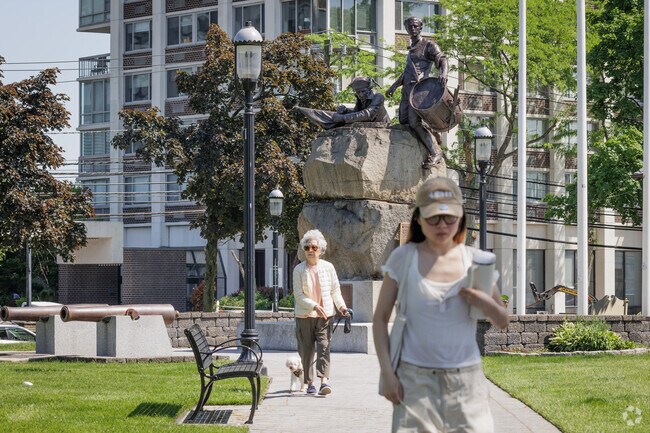 Monument Park in Fort Lee celebrates the town's Revolutionary War heritage.