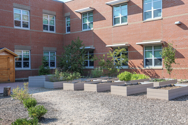 Elementary School is a public school located in Lewiston, ME.