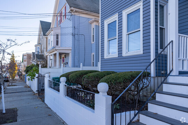 Large multi family homes sit on pristine lots within Lynnway.